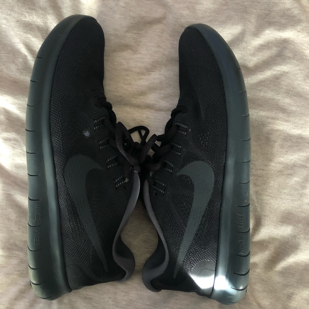 Black Nike Free Runs